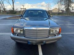 Louer une MERCEDES 560 SEL de de 1989 (Photo 2)