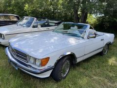 Louer une MERCEDES 560 SL Carat Duchatelet de de 1987 (Photo 1)