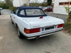 Louer une MERCEDES 560 SL Carat Duchatelet de de 1987 (Photo 3)