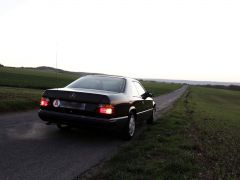 Louer une MERCEDES C 124 de de 1992 (Photo 4)