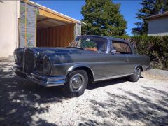 Louer une MERCEDES Coupe 220SE W111 de de 1965 (Photo 1)