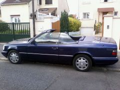 Louer une MERCEDES E 200 de 1994 (Photo 0)