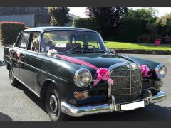 Louer une MERCEDES Heckflosse 200D  de de 1967 (Photo 1)