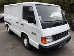 Louer une MERCEDES MB 100 de de 1990 (Photo 1)