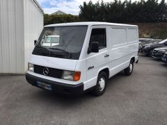 Louer une MERCEDES MB 100 de de 1990 (Photo 2)