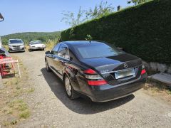 Louer une MERCEDES S 500 de de 2006 (Photo 2)