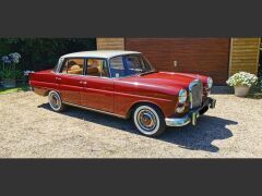 Louer une MERCEDES W110 de de 1967 (Photo 2)