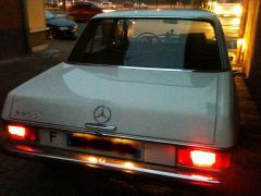 Louer une MERCEDES W115 220 D de de 1971 (Photo 5)