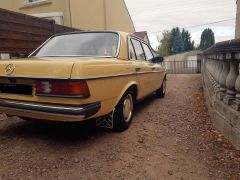 Louer une MERCEDES W123 200 de de 1982 (Photo 2)