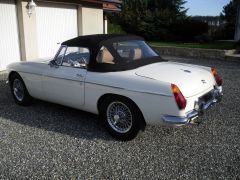 Louer une MG B Roadster de de 1970 (Photo 2)