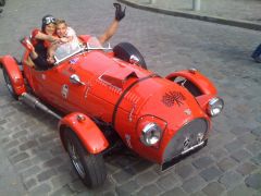 Louer une MOSS Voiture de Course Rétro de de 1950 (Photo 1)