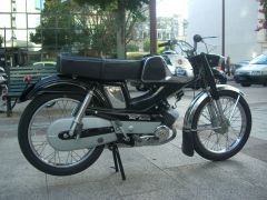 Louer une MOTOBECANE D75 de de 1969 (Photo 2)