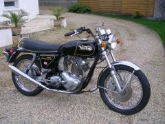 Louer une NORTON 450 CB de de 1969 (Photo 1)