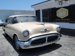 Louer une OLDSMOBILE Coupé 98 de de 1956 (Photo 1)