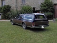 Louer une OLDSMOBILE Custom Cruiser de de 1982 (Photo 2)