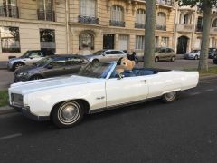 Louer une OLDSMOBILE Ninety Eight  de 1969 (Photo 1)