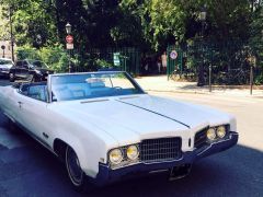 Louer une OLDSMOBILE Ninety Eight  de de 1969 (Photo 2)