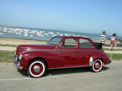 Louer une PEUGEOT 203 Découvrable de de 1950 (Photo 1)