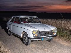 Louer une PEUGEOT 204  de de 1966 (Photo 1)