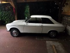 Louer une PEUGEOT 204  de de 1966 (Photo 2)