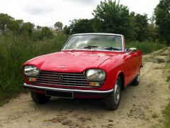 Louer une PEUGEOT 204  de de 1969 (Photo 2)