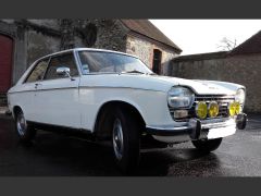 Louer une PEUGEOT 204 coupé  de de 1968 (Photo 2)