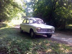 Louer une PEUGEOT 204 GL de 1972 (Photo 2)