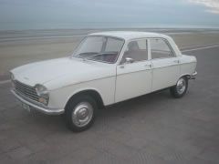 Louer une PEUGEOT 204 de 1966 (Photo 1)