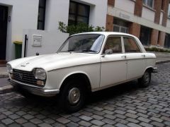 Louer une PEUGEOT 204 de 1967 (Photo 1)