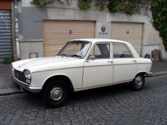 Louer une PEUGEOT 204 de de 1967 (Photo 2)