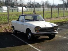 Louer une PEUGEOT 204 de de 1969 (Photo 1)