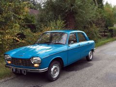 Louer une PEUGEOT 204 de de 1976 (Photo 1)