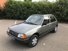 Louer une PEUGEOT 205 Automatic de de 1986 (Photo 2)