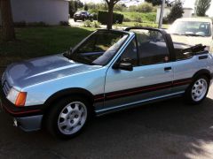 Louer une PEUGEOT 205 CTI de de 1988 (Photo 2)