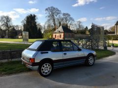 Louer une PEUGEOT 205 CTI de de 1988 (Photo 3)