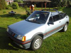 Louer une PEUGEOT 205 CTI de de 1989 (Photo 1)