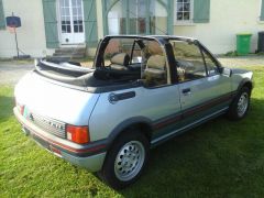 Louer une PEUGEOT 205 CTI de de 1989 (Photo 2)