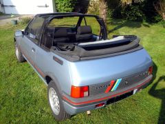 Louer une PEUGEOT 205 CTI de de 1989 (Photo 3)