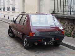 Louer une PEUGEOT 205 GL de de 1983 (Photo 3)