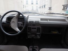 Louer une PEUGEOT 205 GL de de 1983 (Photo 5)