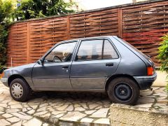 Louer une PEUGEOT 205 GR de de 1990 (Photo 2)