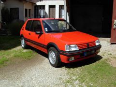 Louer une PEUGEOT 205 GTI 1.6 de 1990 (Photo 1)