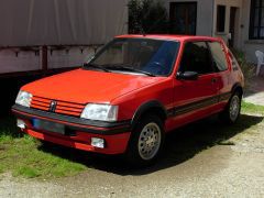 Louer une PEUGEOT 205 GTI 1.6 de de 1990 (Photo 2)