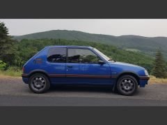 Louer une PEUGEOT 205 GTI 1.9 de 1990 (Photo 1)