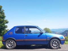 Louer une PEUGEOT 205 GTI 1.9 de de 1990 (Photo 2)