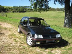 Louer une PEUGEOT 205 GTI 1.9 de de 1991 (Photo 2)