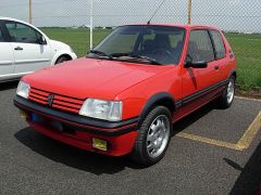 Louer une PEUGEOT 205 GTI 1.9 de de 1992 (Photo 1)