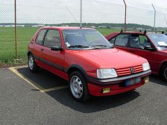 Louer une PEUGEOT 205 GTI 1.9 de de 1992 (Photo 2)