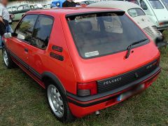 Louer une PEUGEOT 205 GTI 1.9 de de 1992 (Photo 3)