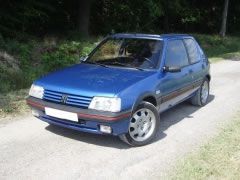 Louer une PEUGEOT 205 GTI  de 1994 (Photo 0)